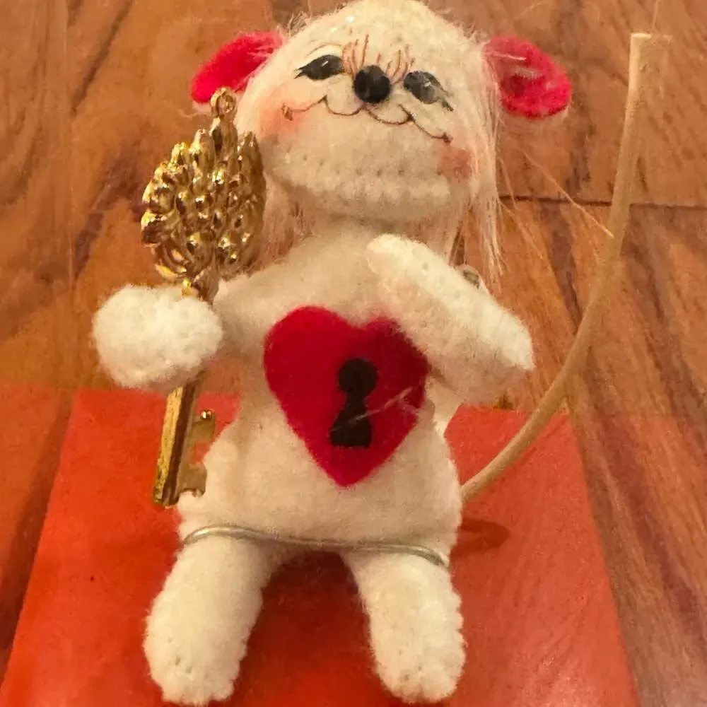 Valentine's Day Annalee Doll Mouse 2008 Key to My Heart in Box Anthropomorphic